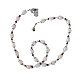 Ketting + armband + oorbellen van rozenkwarts en kristal (49 en 18 cm lang)