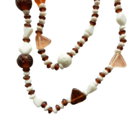 Ketting van ruwe glaskralen (wijdte = 108 cm)