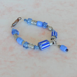 Armband van blauw glas en handgemaakte keramiek kralen (19 cm lang)