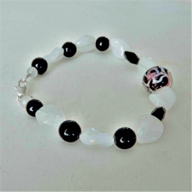 Armband van wit glas, onyx en muranoglas  (19 cm)