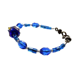 Armband van blauwe glaskralen en Muranoglas  (20 cm lang)