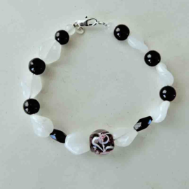 Armband van wit glas, onyx en muranoglas  (19 cm)