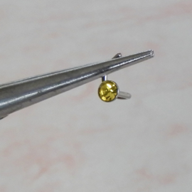 Neusstud van rvs met geel kristal (3 mm)