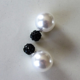 Double dots oorbellen / witte parel met zwarte strass