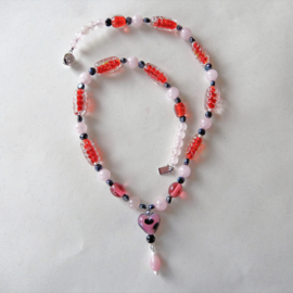 Ketting van rood Muranoglas en rozenkwarts met zwarte zoetwaterparels (50 cm)