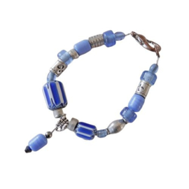 Armband van blauw glas en handgemaakte keramiek kralen (19 cm lang)