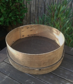 Oude brocante meelzeef