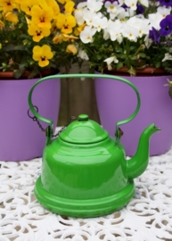 Groen emaille waterketeltje