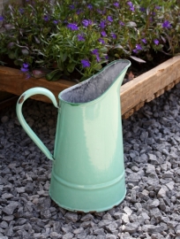 Mintgroene emaille schenkkan