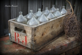 Oud houten krat met 10  flessen