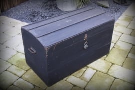 Zeer grote oude dekenkist