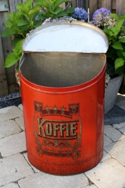 Zeer groot oud koffieblik