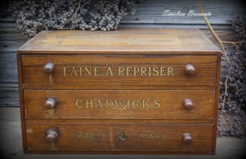 Chadwick's fourniturenkastje "Laine a repriser"