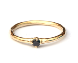Ring met zwarte diamant