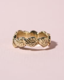 Gold leaves ring
