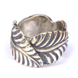 Wide leaves ring