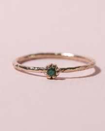 Fijne Naoki ring met groene diamant