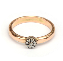 Ring van rosegoud met antiek diamantornament
