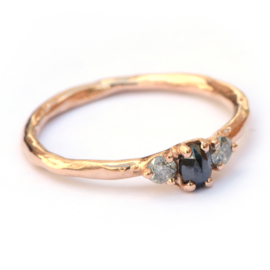 Ring met zwarte roosdiamant