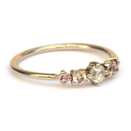 Witgouden ring met roze edelstenen en diamant