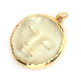 Large moon pendant of mother of pearl
