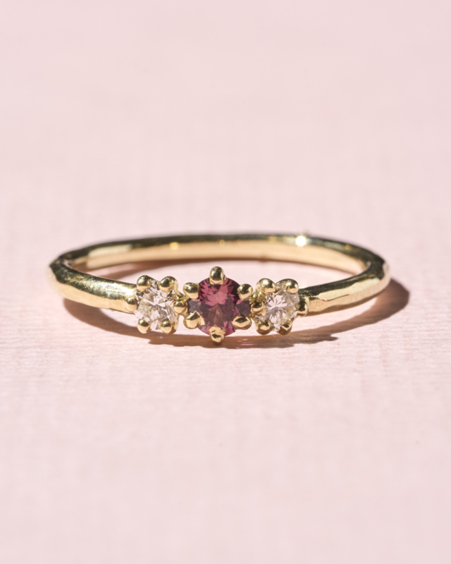 Cleo ring met rode saffier en diamant