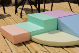 Set mit 5 kleinen Schaumstoffblöcken/Spielkissen in Pastellfarben, Weiß oder helle Farben