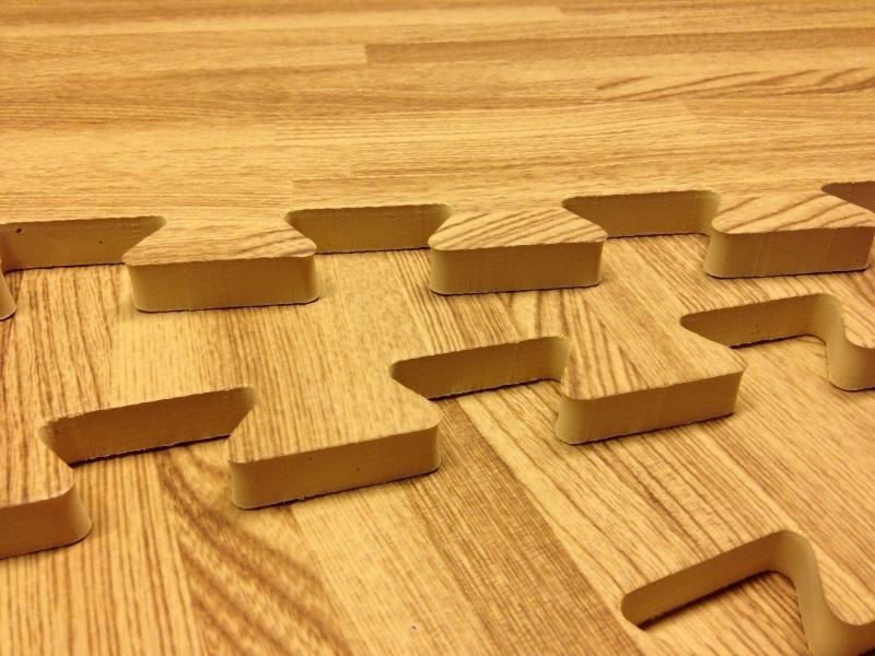 Einzelne Puzzle-Bodenfliesen. Eichenholz-Look (50 x 50 x 1,2 cm)