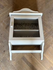 VERKOCHT Klein brocante vitrine wandkastje
