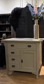 Vintage commode, babykamer