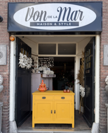 VERKOCHT  Vintage kastje, antieke kast okergeel
