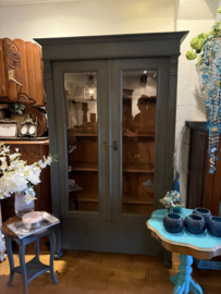 Antieke vitrinekast, vintage kast