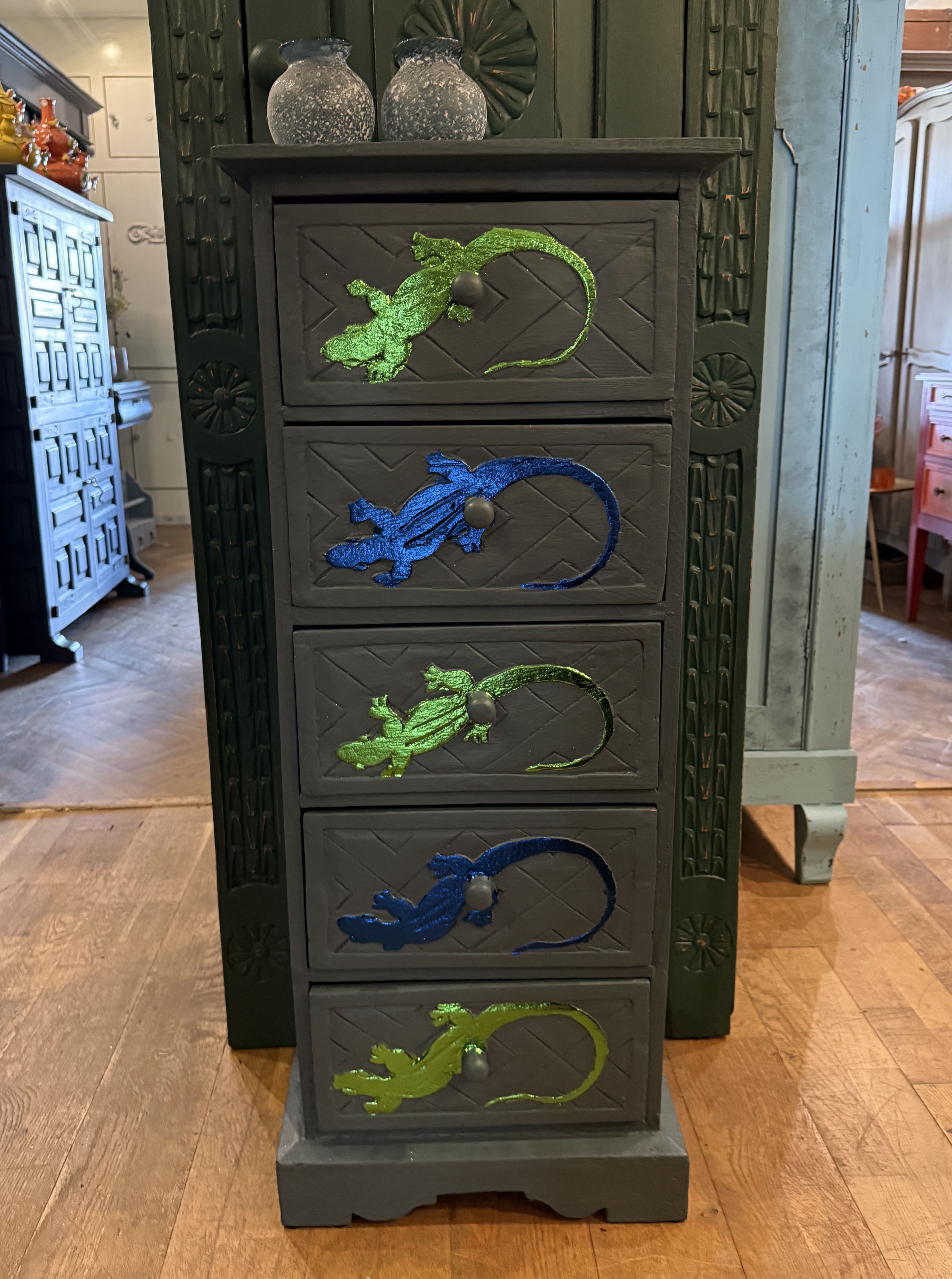Oud ladekastje salamander, 5-laads kastje