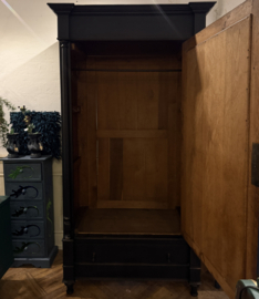 Antieke ééndeurskast, vintage garderobekast