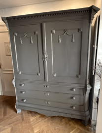 Groot antiek kabinet, vintage kast