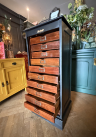 Vintage archiefkast met rolluik en 10 lades