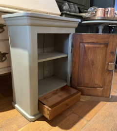 VERKOCHT Antiek klein kastje, brocante nachtkastje