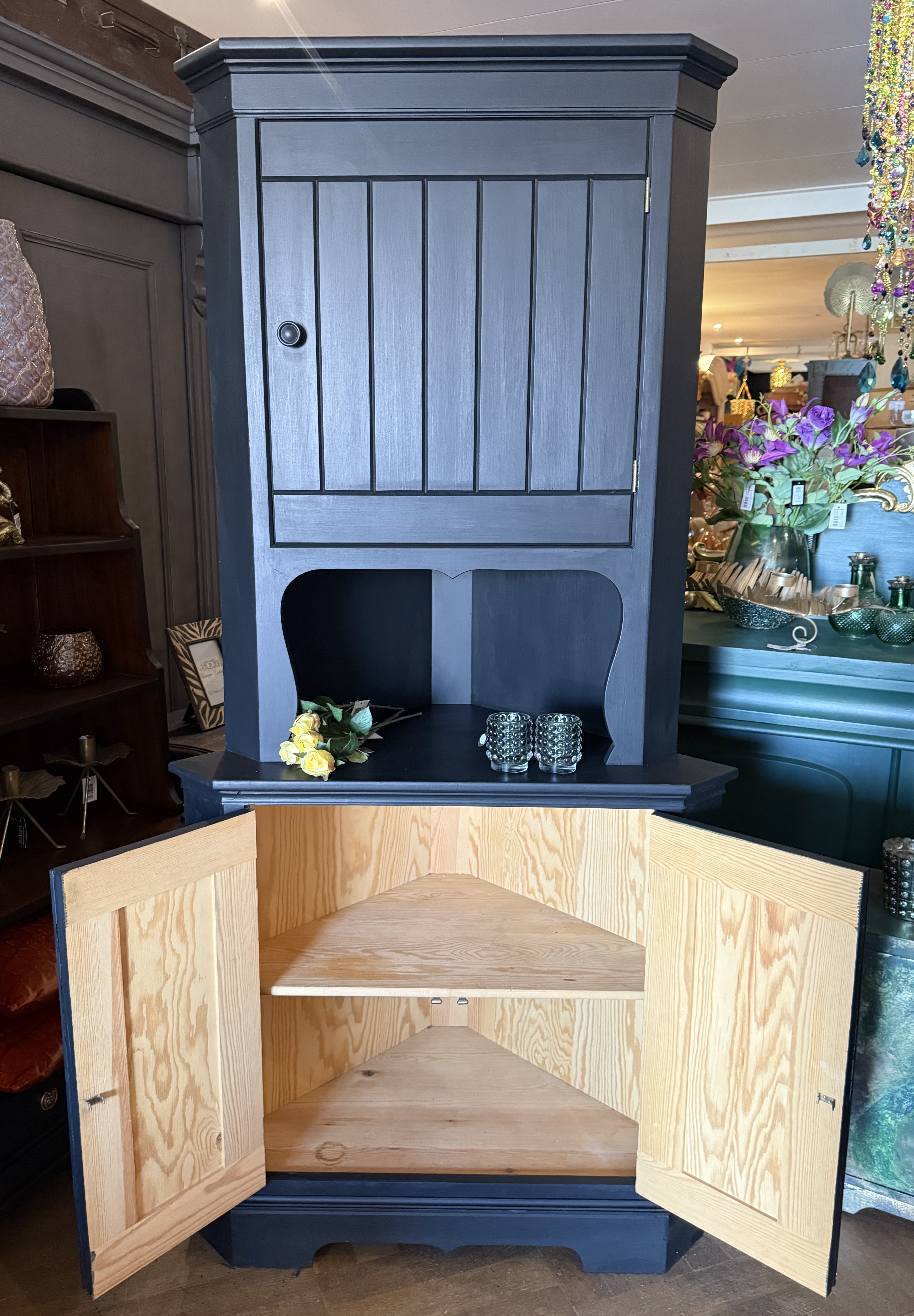 Vintage hoekkast, oude kast