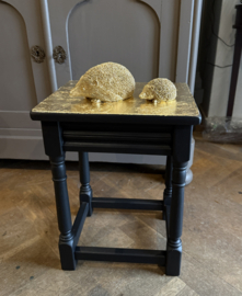 VERKOCHT Oud iniemini tafeltje, plantentafeltje
