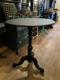 Grote wijntafel, kleine eettafel