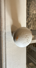 VERKOCHT Klein brocante vitrine wandkastje