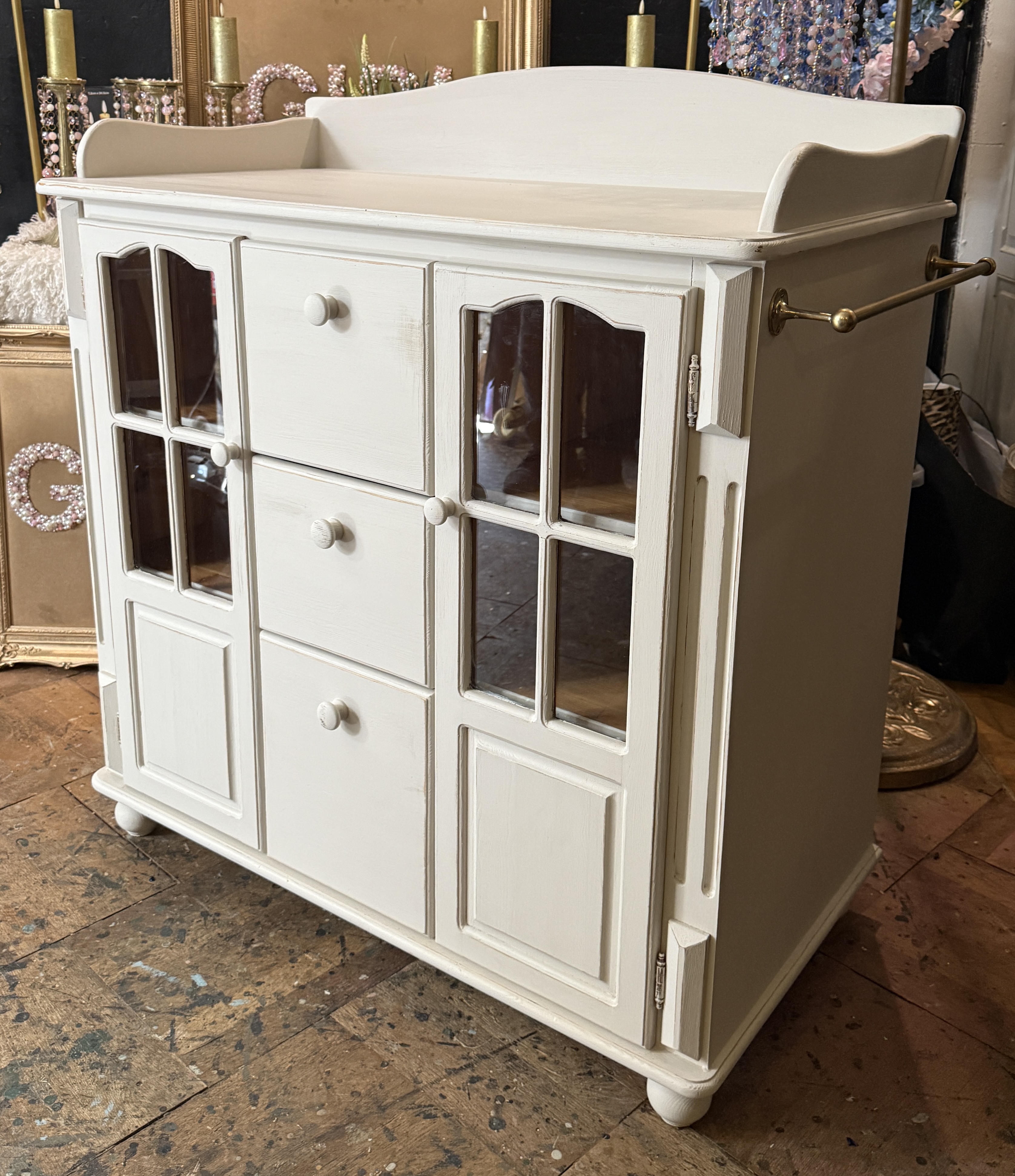Brocante commode beige
