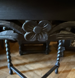 Antiek tafeltje, hoge salontafel