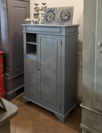VERKOCHT Vintage kast, “spekkastje”, meidenkast