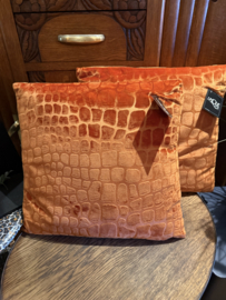 SALE!!! Set van 2 kussens oranje kroko print