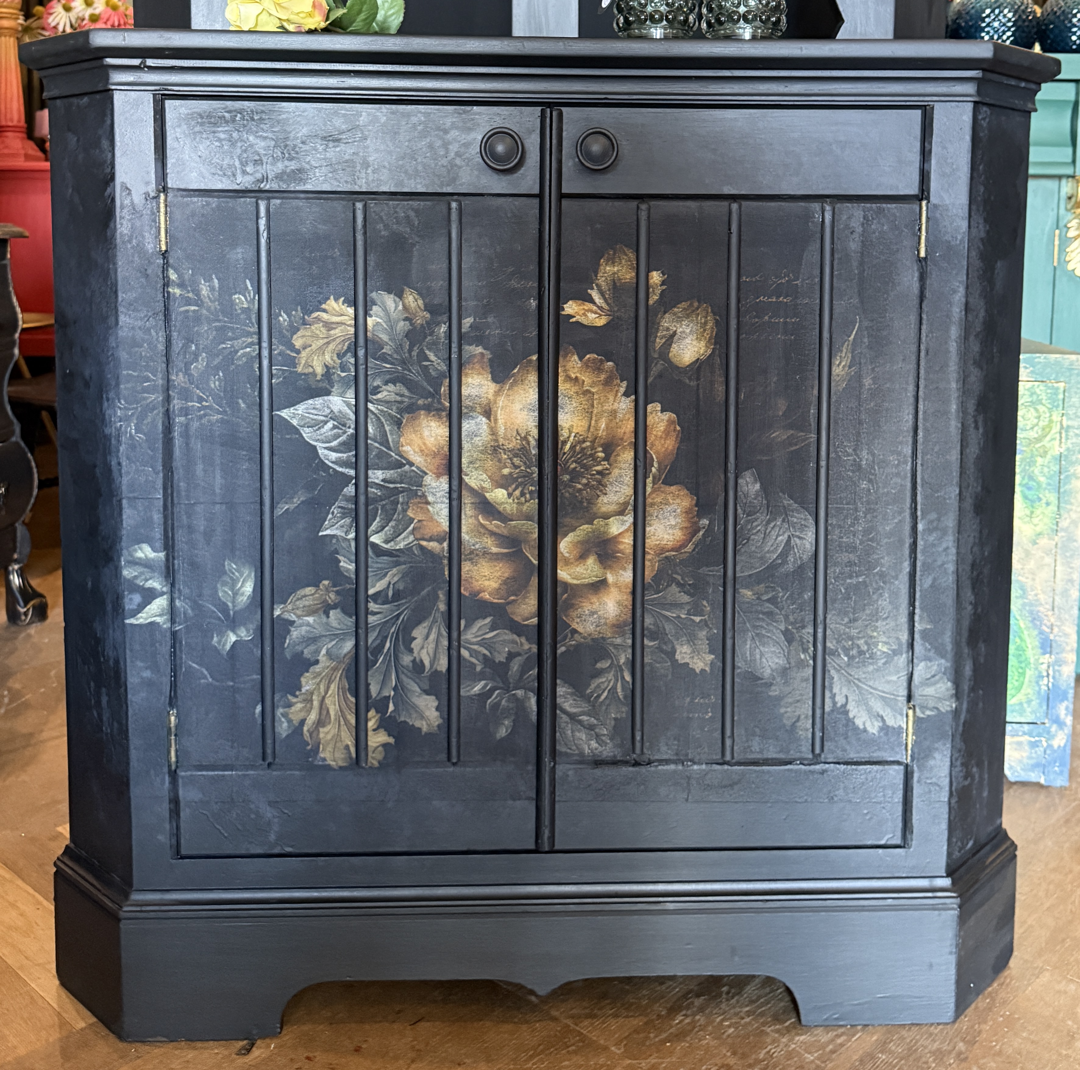 Vintage hoekkast, oude kast