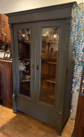 Antieke vitrinekast, vintage kast