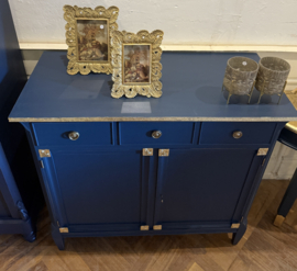 Antiek klein dressoir, vintage kastje