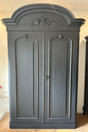 Antieke kast, vintage kledingkast