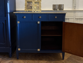 Antiek klein dressoir, vintage kastje